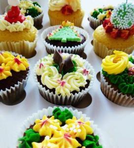I-Made-These-Colorful-Cupcakes-Out-Of-Boredom-In-Making-Same-Old-Cupcakes-All-The-Time5__605