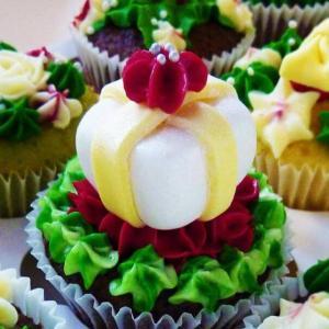 I-Made-These-Colorful-Cupcakes-Out-Of-Boredom-In-Making-Same-Old-Cupcakes-All-The-Time6__605