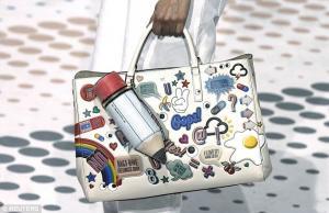 En Şık Bayan Çanta Modelleri 7 1410865701157_Wps_8_A_Model_Presents_A_Creati