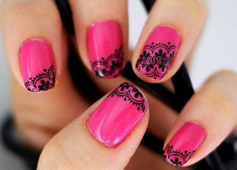 Ojeli Tırnak Modelleri 11 Ojeli Tırnak Modelleri - Hot Pink Nail Polish With Black Decoration On The End