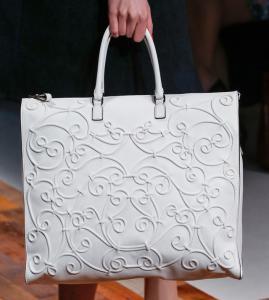 En Şık Bayan Çanta Modelleri 23 Valentino-Fall-2013-Embellished-White-Tote