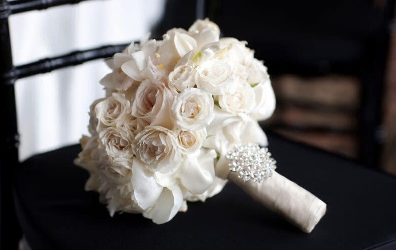 White-Ivory-Bridal-Bouquet-With-Crystal-Brooch