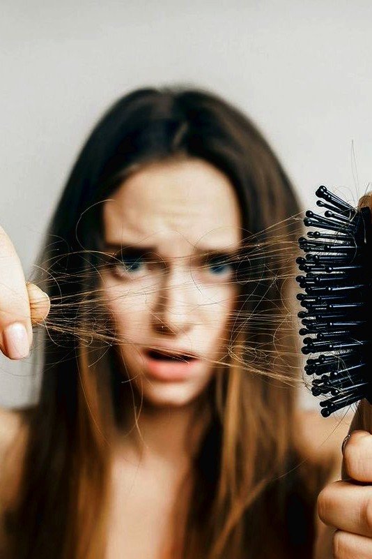 Kadınlarda Saç Dökülmesi Neden Olur Ve Çözüm Yolları Nelerdir? - Sac Dokulmesi 04